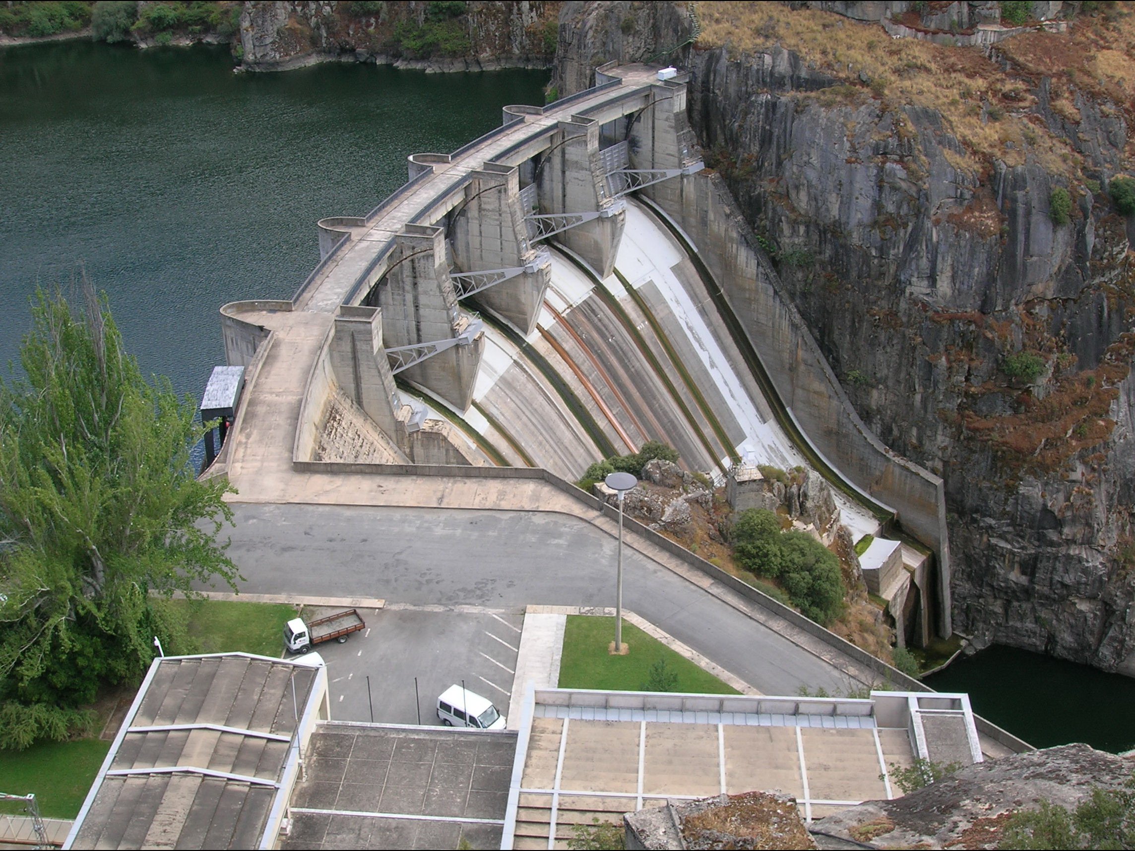 BARROCAL DO DOURO BARRAGEM DE PICOTE A barragem de Picote, no Douro Internacional, tornou-se na primeira…