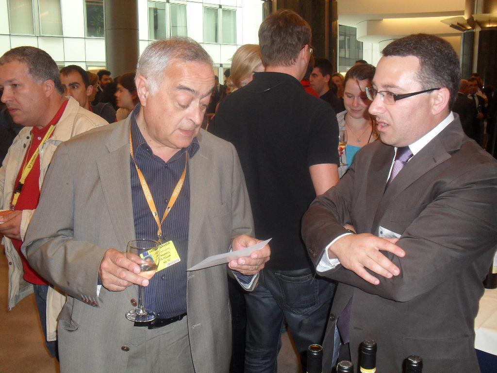 SENDIM APRESENTAÇÃO DO VINHO DA COOPERATIVA DE SENDIM AOS DEPUTADOS E COMUNICAÇÃO SOCIAL NO PARLAMENTO…