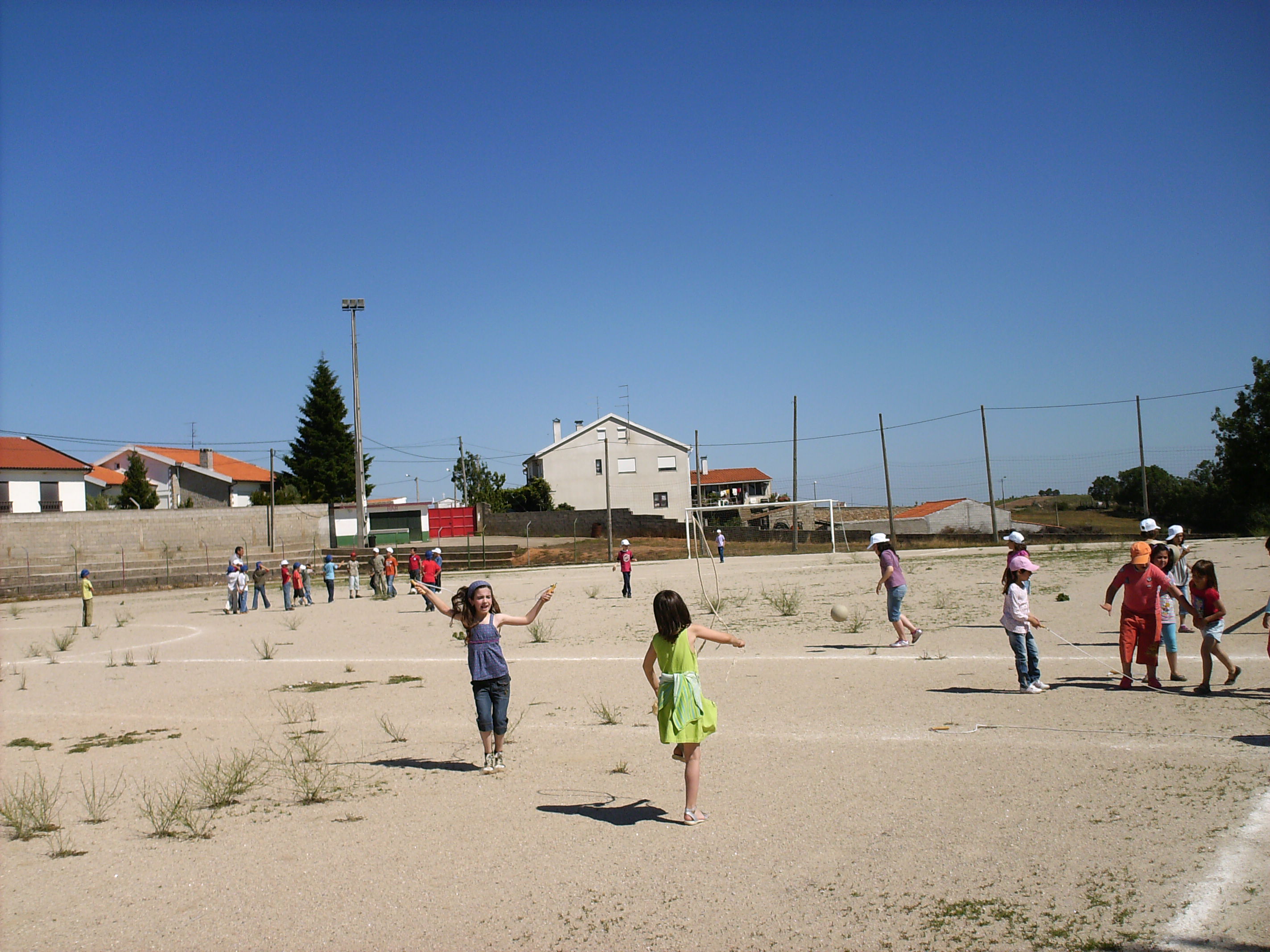 SAÚDE ESCOLAR SALUDE SCOLAR Ls alunos de la scuola primária de Sendin cun la colaboraçon de l Centro de…