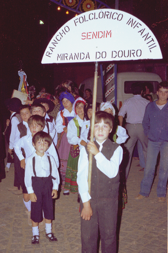 CULTURA E TRADIÇÃO I CULTURA I TRADIÇON I Fui an 1978 que ampeçórun ls ansaios para l rancho anfantil de…