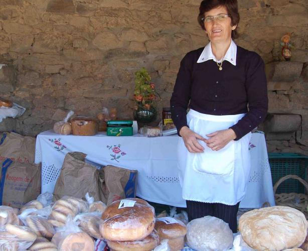 CAÇARELHOS FEIRA DO PÃO EM CAÇARELHOS No dia 1 de Abril, Domingo de Ramos, a aldeia de Caçarelhos acolheu…