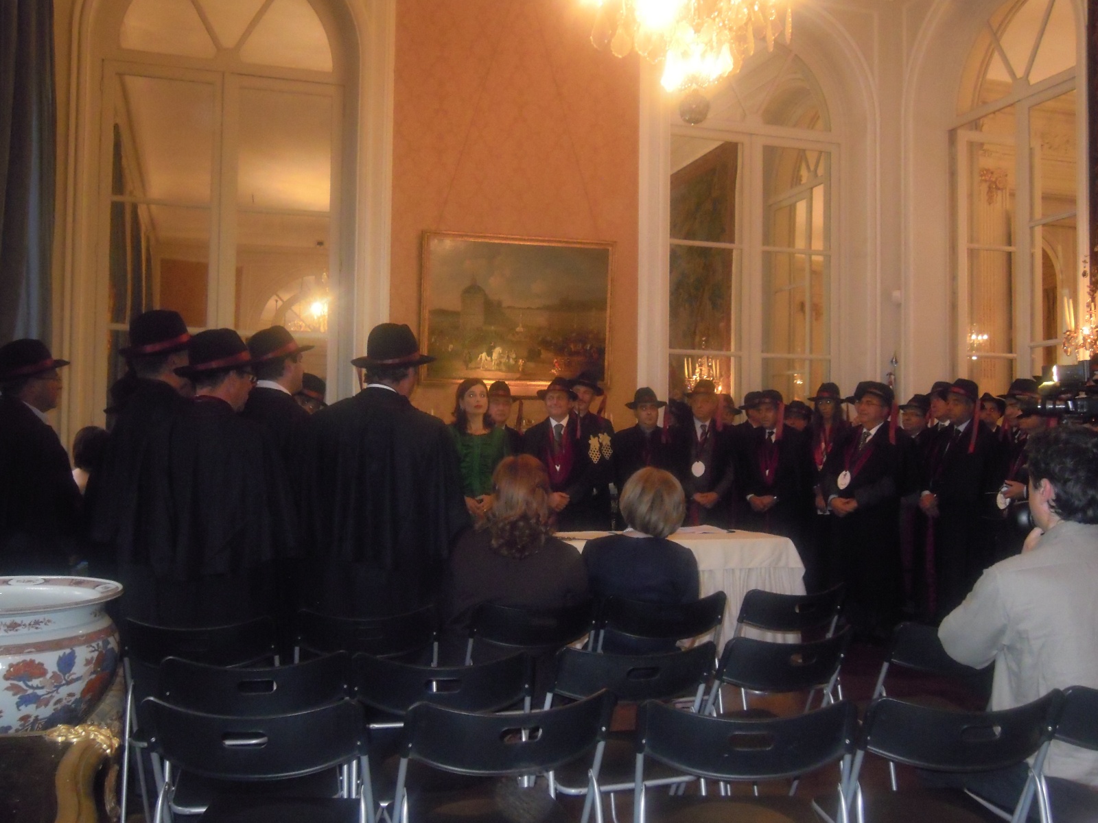 CONFRARIA DE VINHOS TRANSMONTANOS CAPÍTULO DE VERÃO - PARIS – FRANÇA 2011 Mais de uma centena de confrades…