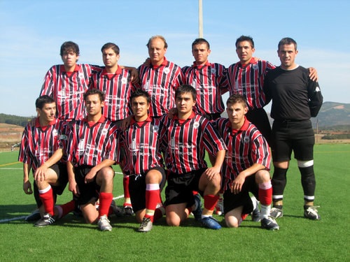DISTRITAL DE FUTEBOL Mais un jogo de l campeonato de futebol de Bragança. L Grupo Desportibo de Sendin fui a…