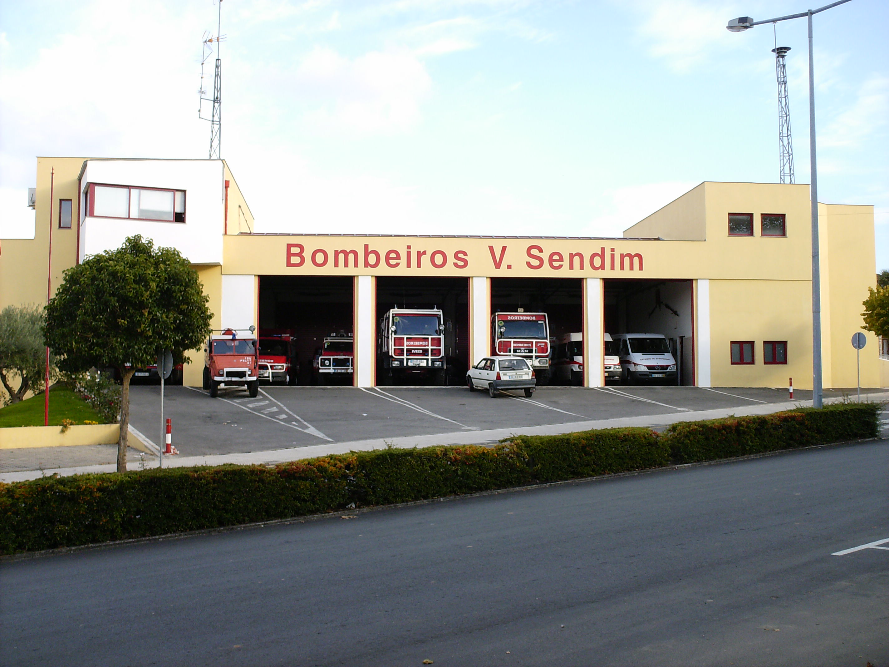 NOTÍCIAS DO FIM DE SEMANA NUOBAS DE L FIN DE SEMANA SÁBADO Onte la fanfarra de ls bombeiros de Sendin stubo…
