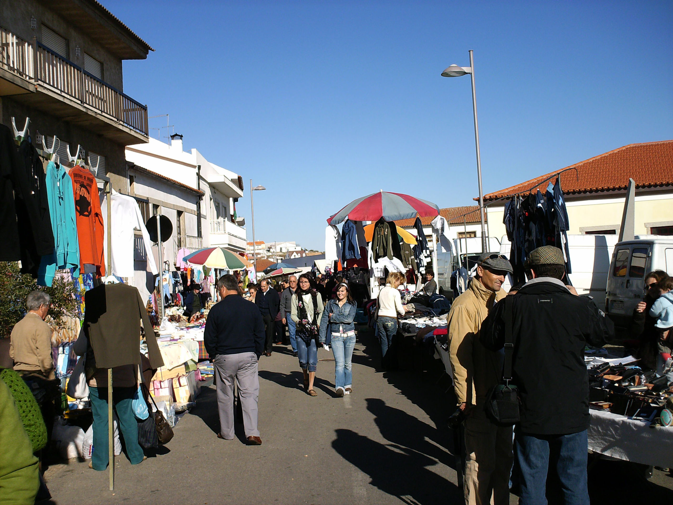 A FEIRA DE ANO - SENDIM LA FEIRA “Hoije, an Sendin” poderie ser un jornal an que to ls dies se punissen las…
