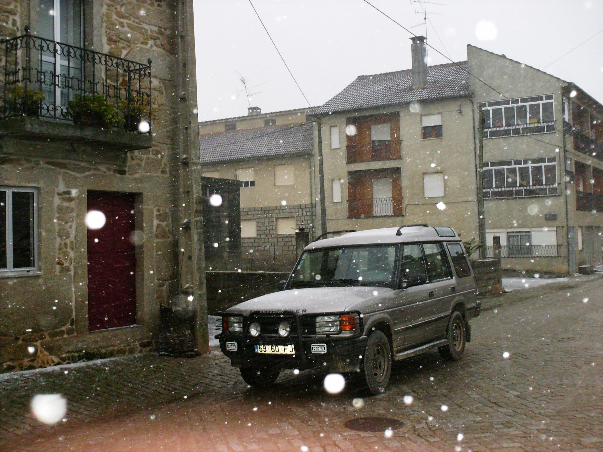 A NEVE NÃO NOS QUER DEIXAR LA NIEBE NUN MOS QUIER DEIXAR Yá zde onte a la nuite que la niebe tornou a caer…