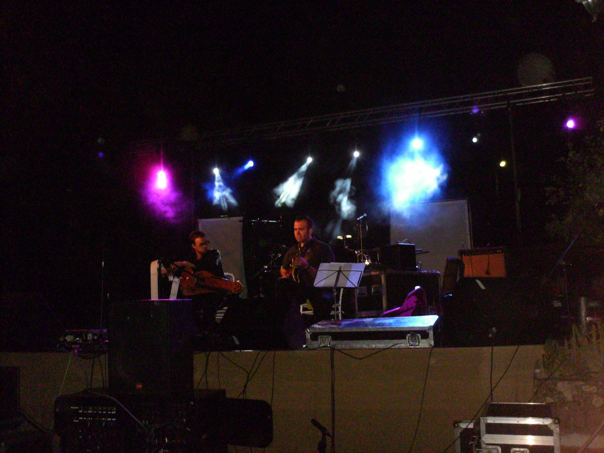 ARRAIAL POPULAR L Festibal de l Burro i l Gueiteiro ye un ajuntouro de giente de todo mundo. Onte stubimos a…