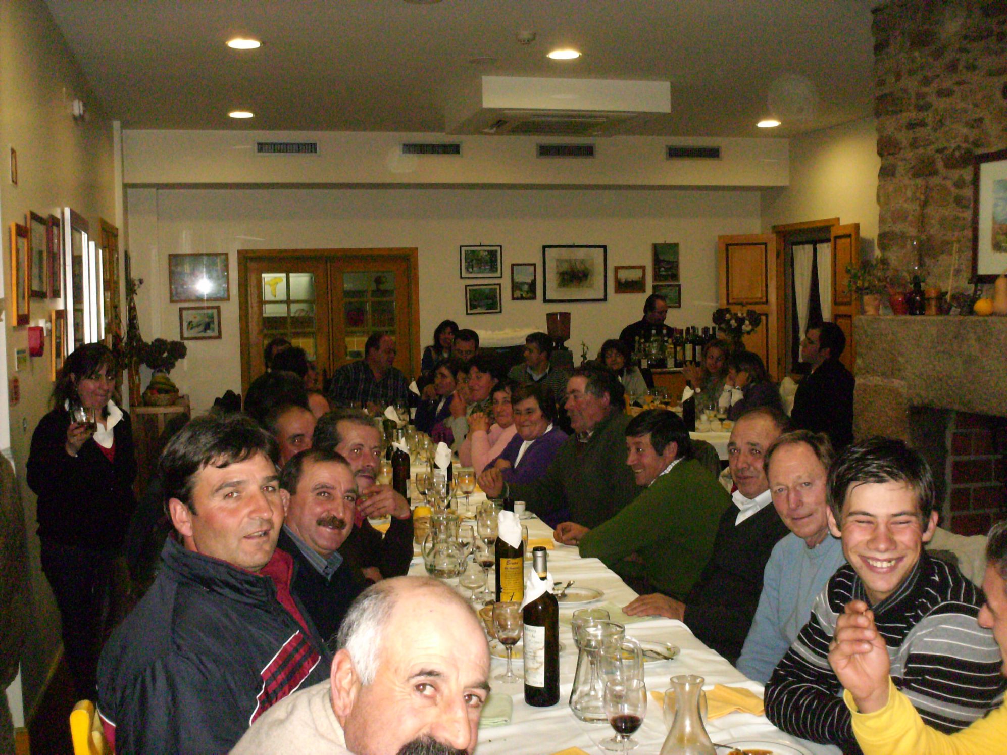 JANTAR DE NATAL CENA DE NATAL La Junta de freguesie de sendin fizo la Cena de Natal cun ls trabalhadores de…