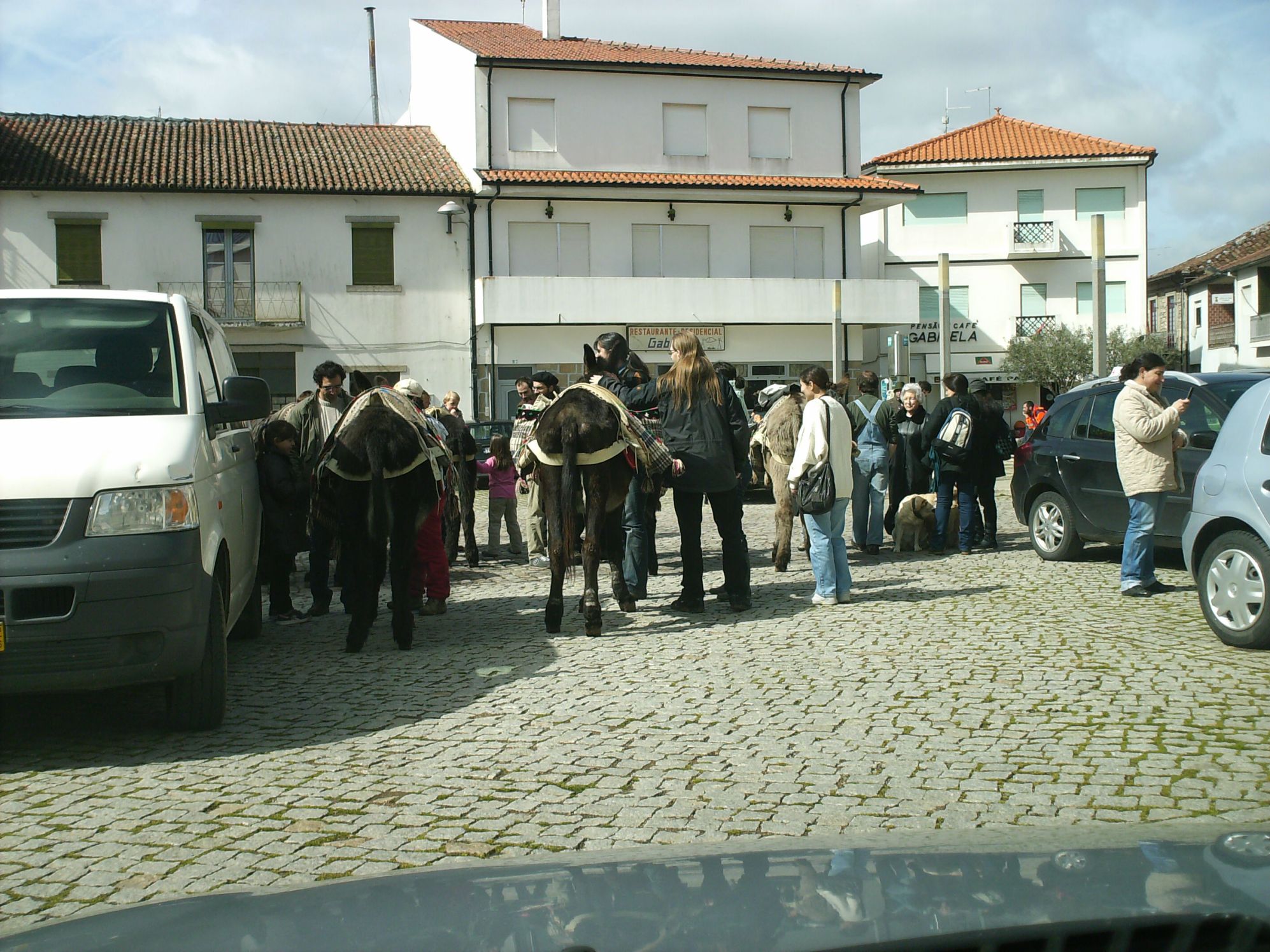 POR TERRAS DO REI POR TIERRAS DE L REI Mais un anho i mais ua atibidade de la Páscoa , por tierras de l Rei…