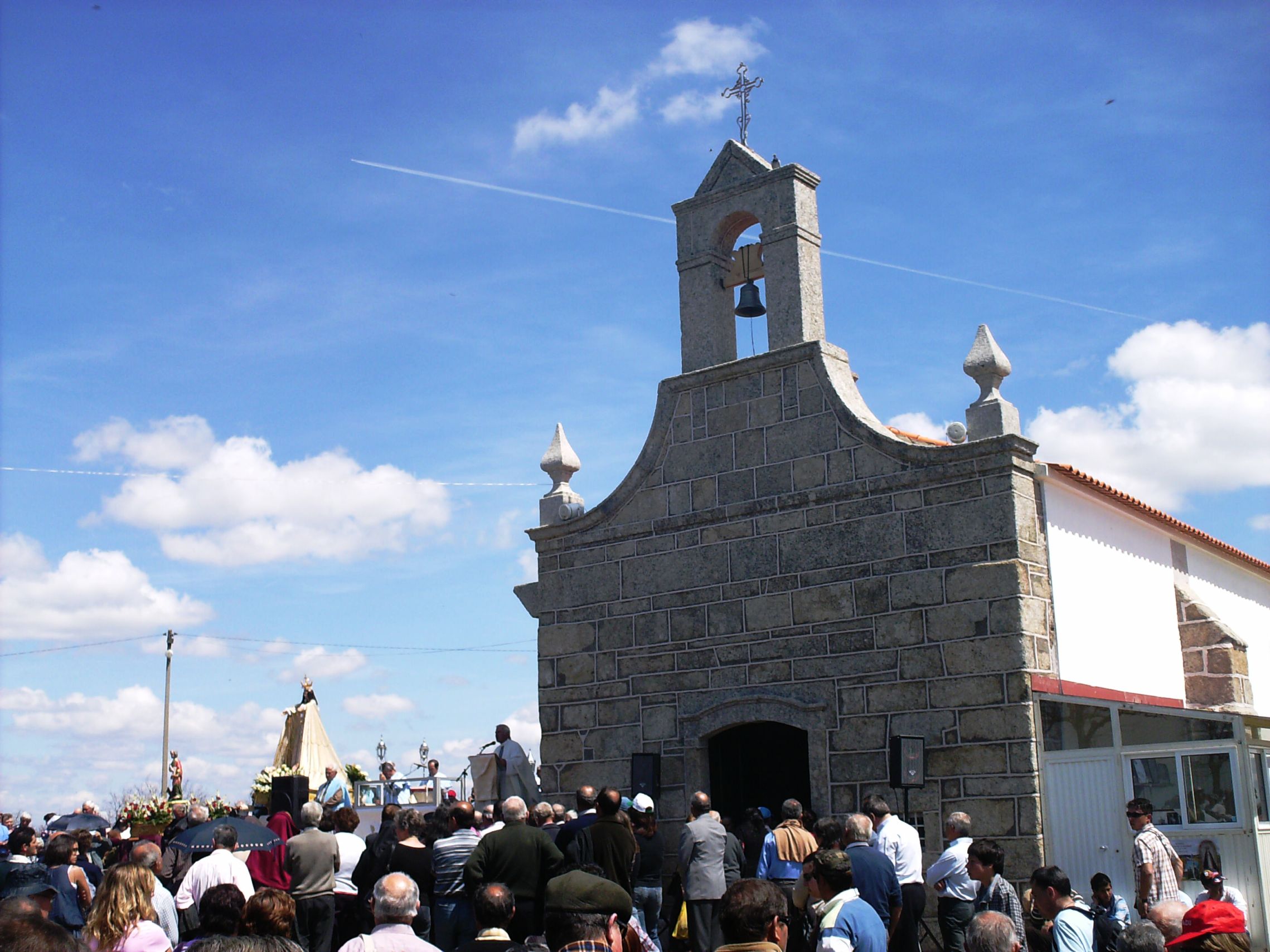 HOJE FOI A SENHORA DA LUZ HOIJE FUI LA “LUÇ” – CUNSTANTIN – MIRANDA DO DOURO Lembráncias de garotico…