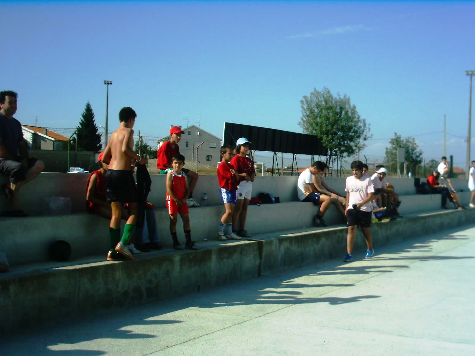 CONVÍVIO ENTRE JOVENS CUMBÍBIO ANTRE RAPAZES I RAPAZAS Onte hoube un cumbíbio antre rapazes i rapazas no…
