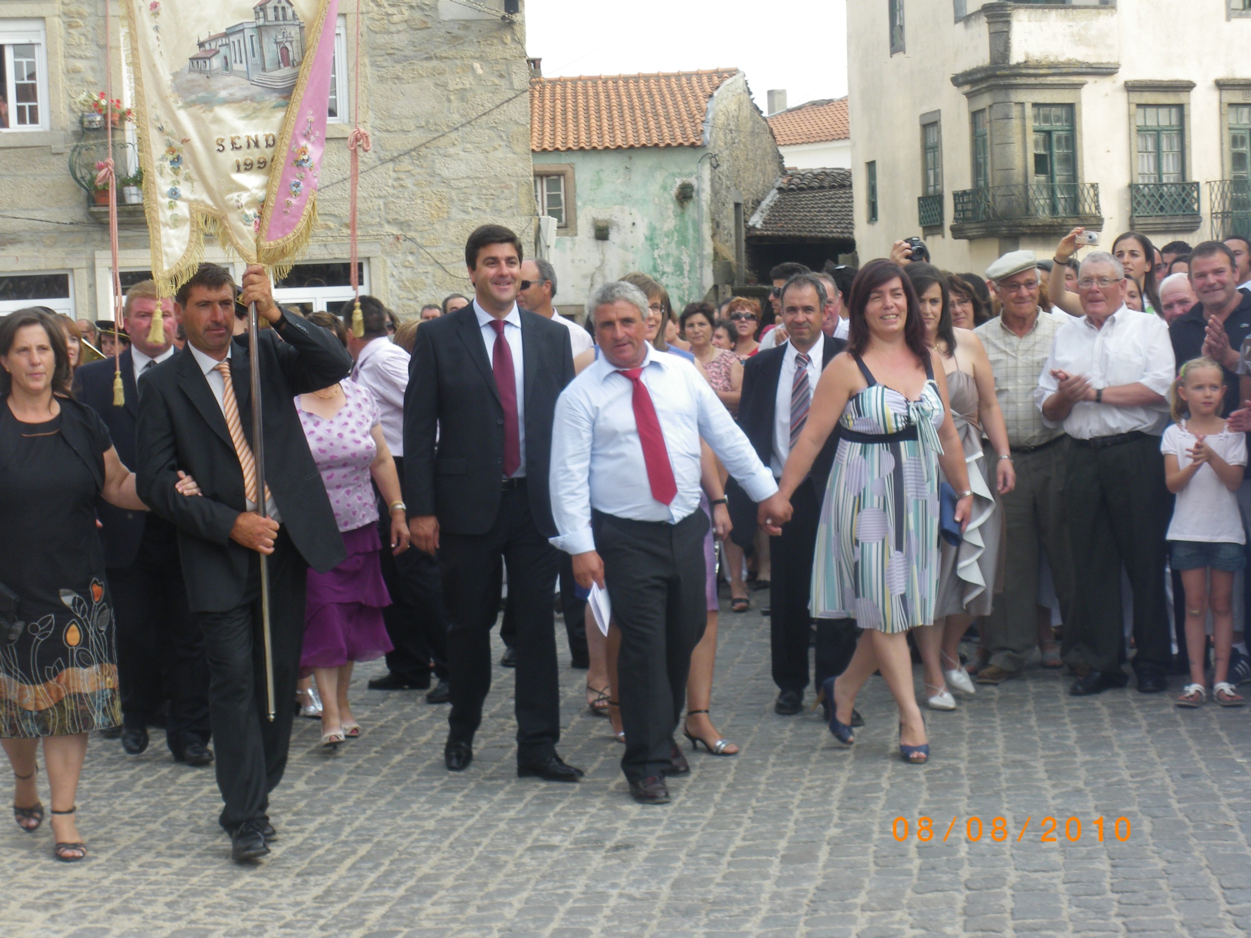 REI MORTO - REI POSTO LS NUOBOS MARDOMOS DE SANTA BÁRBELA Diç l ditado popular, rei muorto – rei puosto i ye…