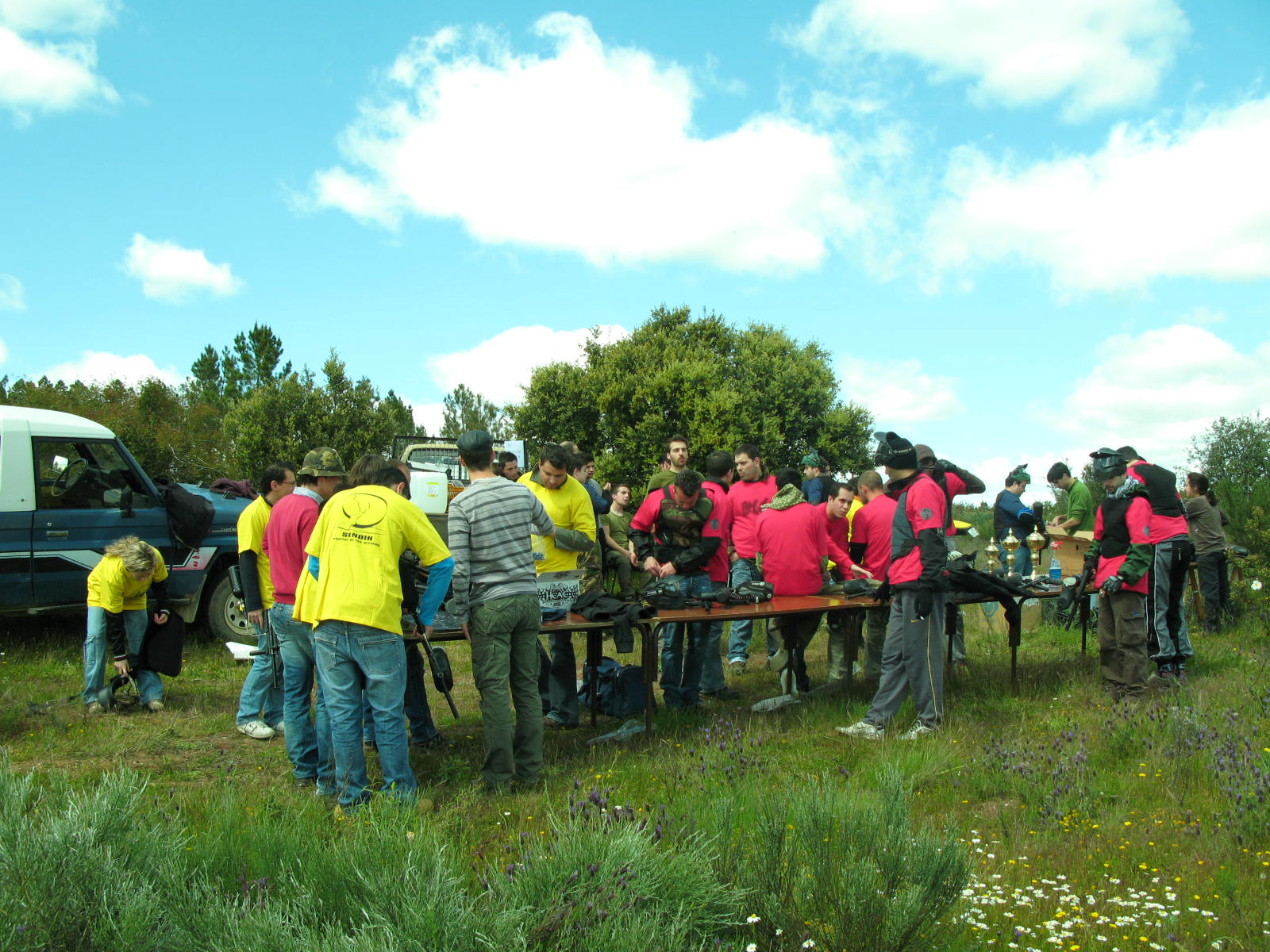 TORNEIO DE PAINT-BALL La associaçon “Mirai q’alforjas” de Sendin, ourganizou un torneio de paint-ball ne l…