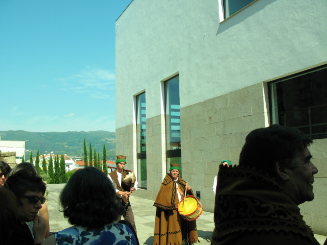 CEGTMAD EM VILA REAL CUNFRARIE DE EINOLOGIE I GASTRONOMIE DE TRAS-LS-MONTES I ALTO DOURO Reuniu an Bila Real…