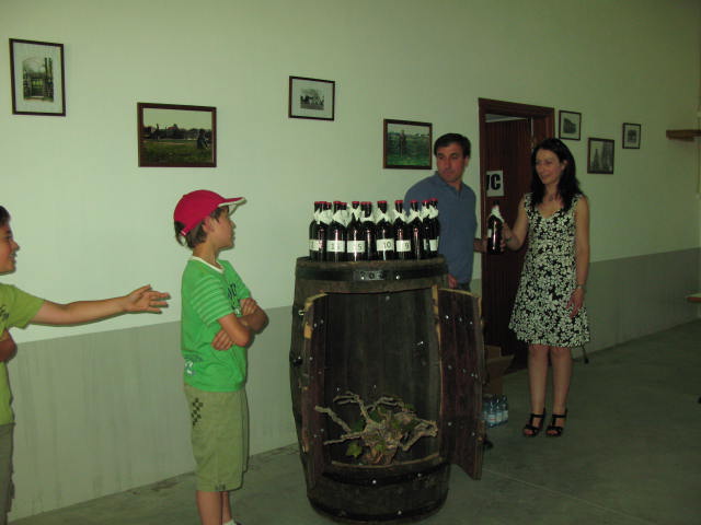 CONCURSO DE VINHOS EM FONTE ALDEIA L PIÇARRON – FUONTE ALDÉ Mais un anho i la ACREFA (Associaçon Cultural de…