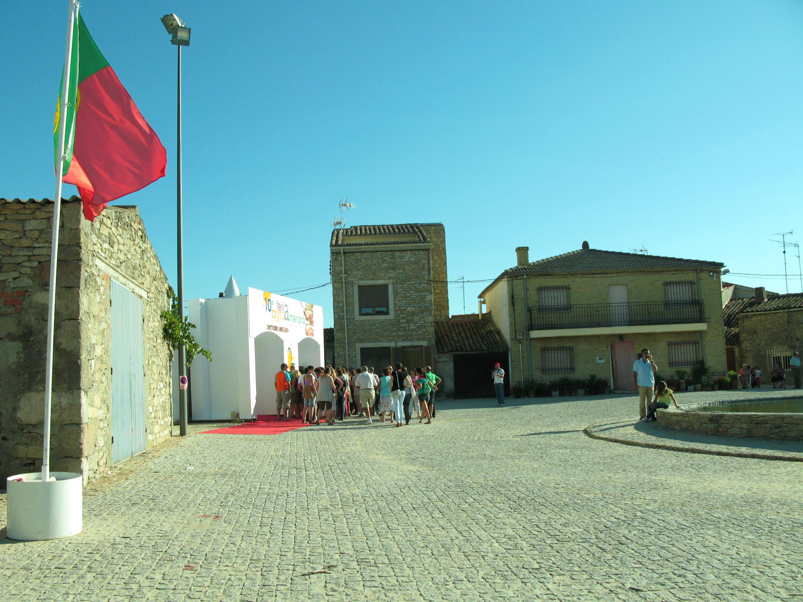 10ª FEIRA DE TRABANCA 10ª. FEIRA AGRO-ALIMENTAR TRABANCA Ne ls dies 13,14 i 15 de Agosto realiza-se la 10ª…