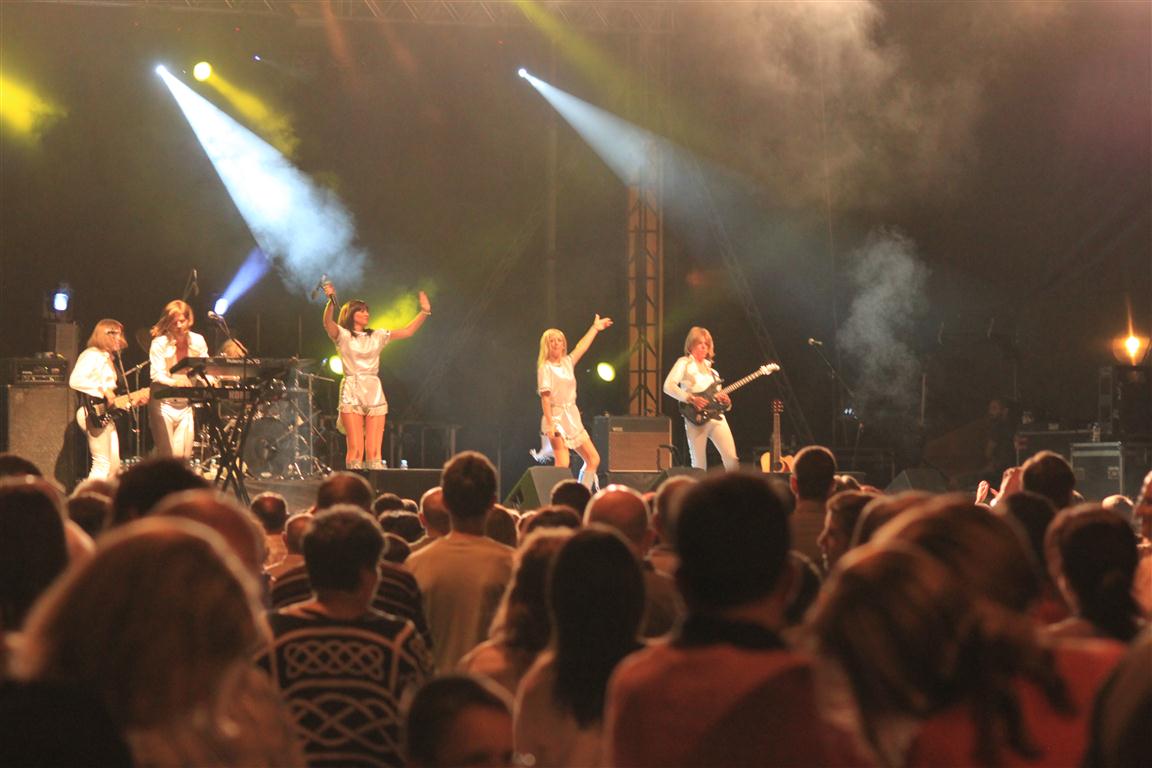 SENDIM EM FESTA PLATINUM-ABBA Valeu a pena ver os PLATINUM-ABBA que ontem actuaram no parque das Eiras, um…