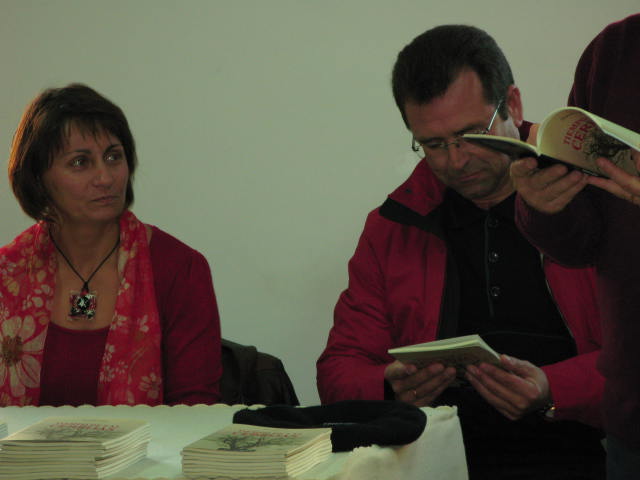 UMA NOVA VOZ NA POESIA MIRANDESA UA BOÇ NUOBA NA POESIE MIRANDESA L die stubo de chuba, mas a meia tarde…