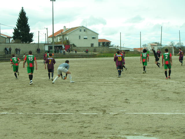 FUTEBOL SENDIM – 0 MONCORVO – 2 Mais ua jornada de l campeonato çtrital de futebol de la A.F .B. ne campo…