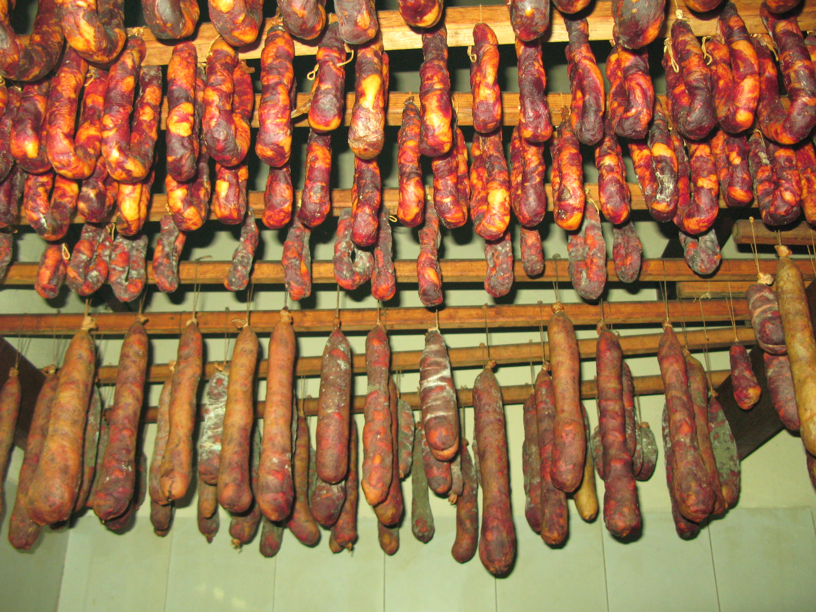 FEIRA DO FUMEIRO COZINHA TRADICIONAL Ontem houve reunião em Vinhais para preparar a feira do fumeiro, onde…