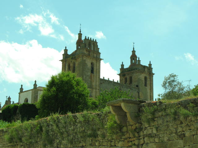MIRANDA DO DOURO L NUOBO BISPO D.JOSÉ CORDEIRO L nuobo Bispo, na purmeira missa que dixo na Sé de Miranda…