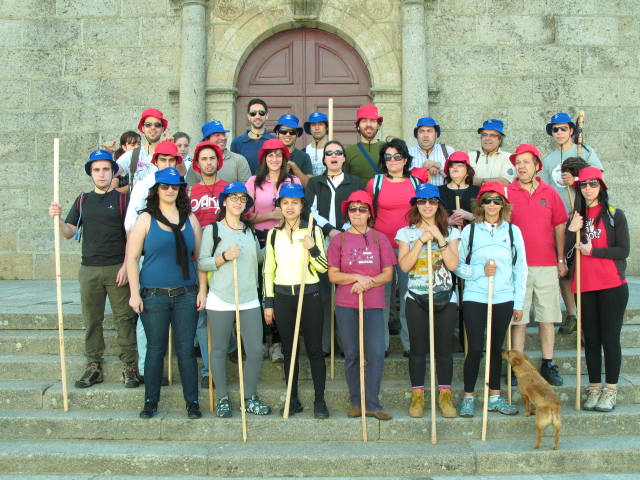 SENDIM PERCURSO PEDESTRE Pela manhã os caminhantes juntaram-se no adro da Igreja de Sendim e ao toque da…