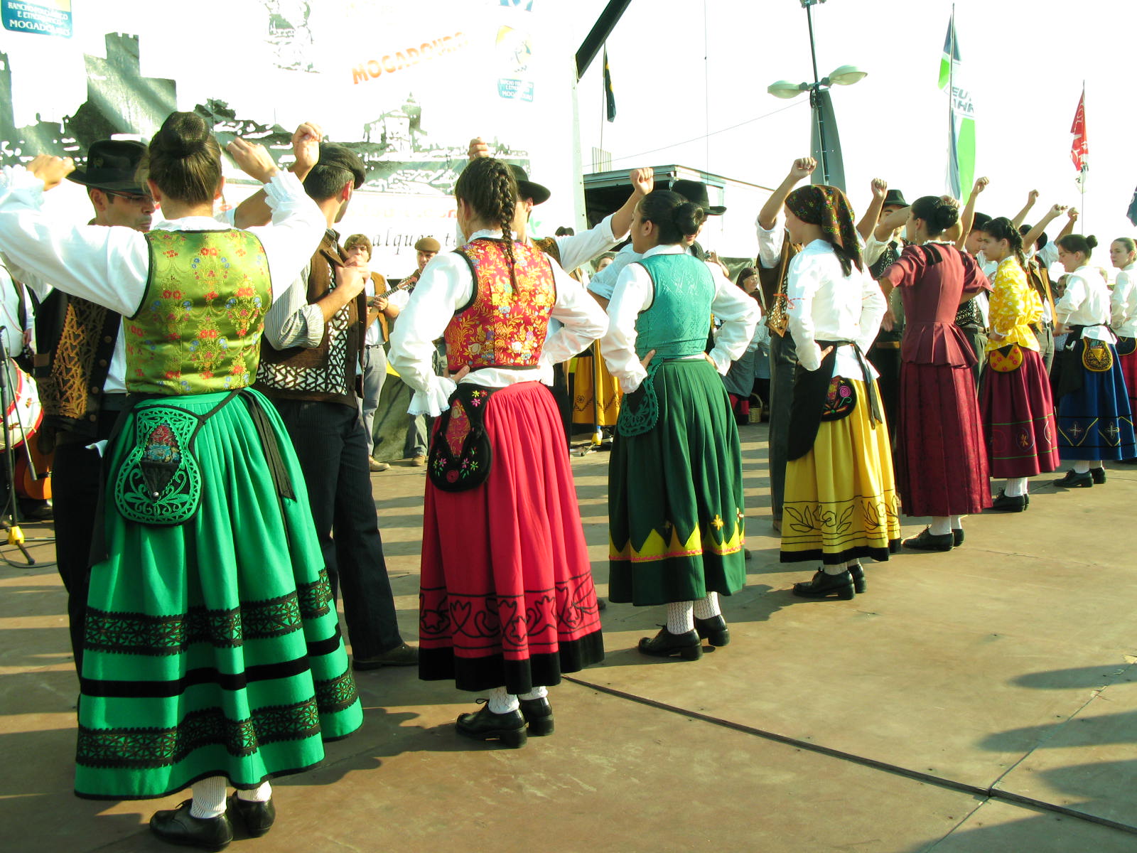 NOTÍCIAS DO PLANALTO I FESTIVAL DE FOLCLORE Realizou-se este ano, na feira anual dos Gorazes, em Mogadouro, o…
