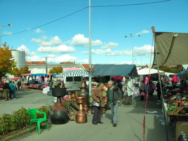 SENDIM LA FEIRA DE SENDIN YE "FEIRA DE LS BURROS" i nó "GORAZES" GORAZES A carne marrã, ou gorax, era dada…