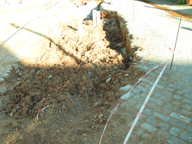 SENDIM RUE DE L'ARMITA AN OBRAS Nun ye ua spultura, ye un buraco na rue de l'Armita! Las obras stan…