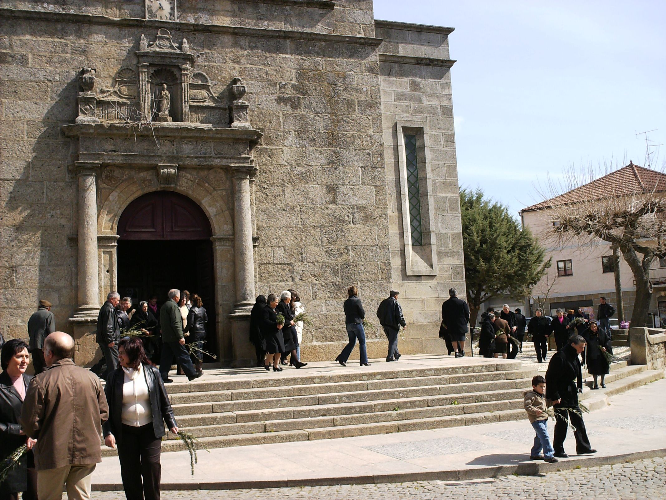 DOMINGO DE RAMOS DEMINGO DE RAMOS Onte fui Demingo de Ramos i cuntina a ser un die defrente, zde toda la…