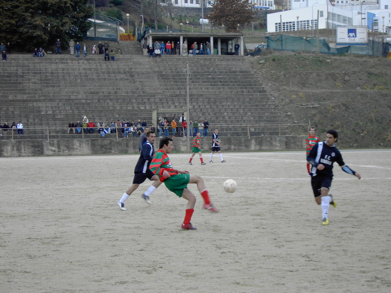 DESPORTO ÇPORTO Mais ua tarde de futebol de l Çtrital de la A.F.B., desta beç an Benhais. Fui pena l bento…