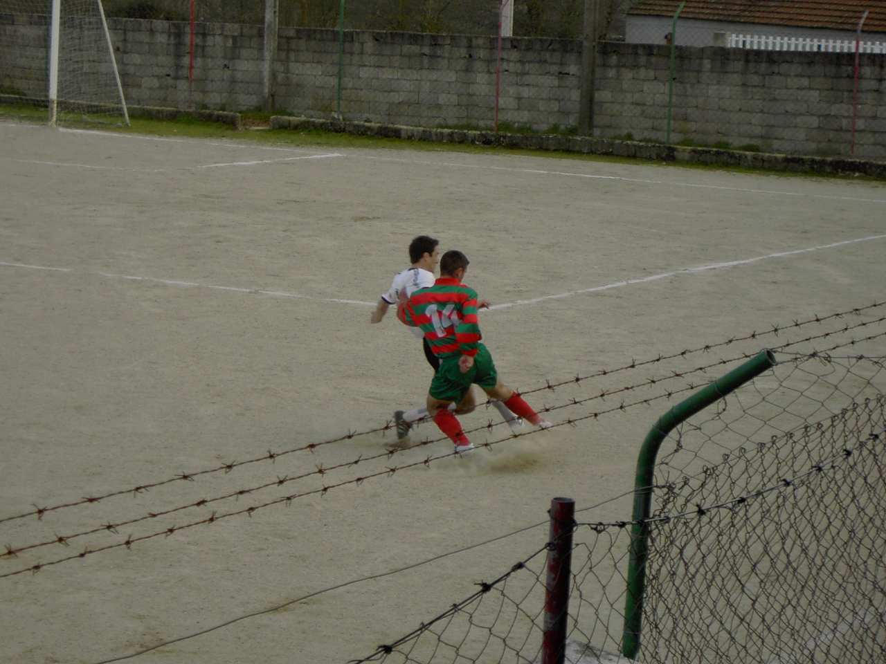 G.D.SENDIM REGRESSA ÀS VITÓRIAS G.D.SENDIN BUOLBE A LAS BITÓRIAS Sendin – 2 Alfandega – 1 Mais un jogo de l…