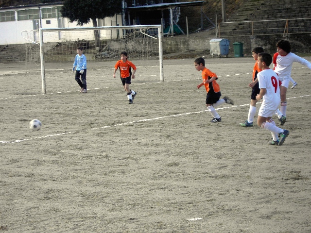 DESPORTO ÇPORTO Mais ua tarde de çporto an que ls nuossos ninos de la scuola de futebol de l G.D. Sendin…