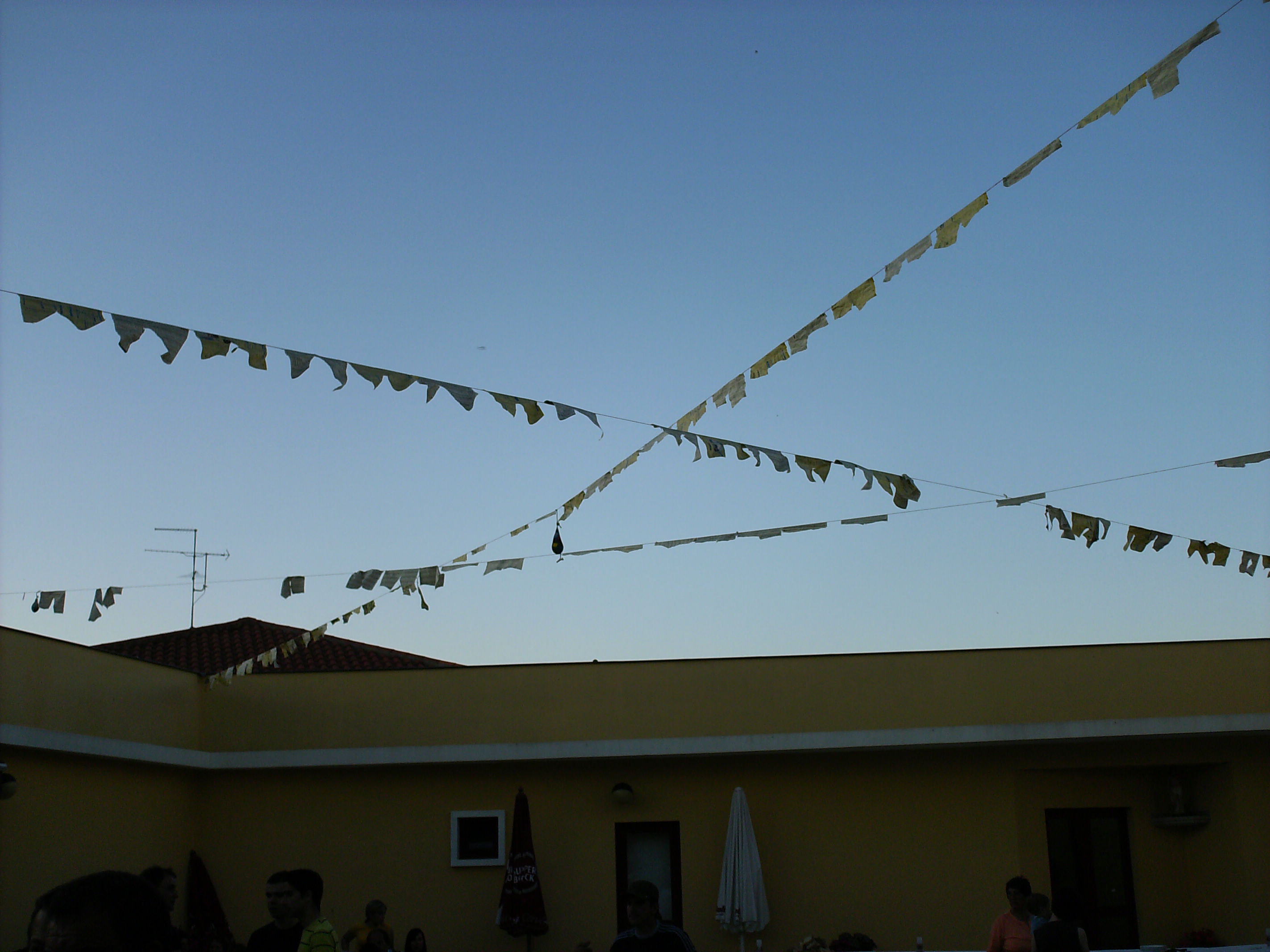 A FESTA DOS SANTOS POPULARES LA FIESTA DE LS SANTOS POPULARES Todos ls anhos la Associaçon de ls Bumbeiros de…