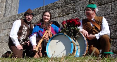 FONTE ALDEIA FUONTE ALDÉ Hoije fui l die de l Festibal l burro i l gueiteiro na aldé de Fuonte Aldé. La feira…