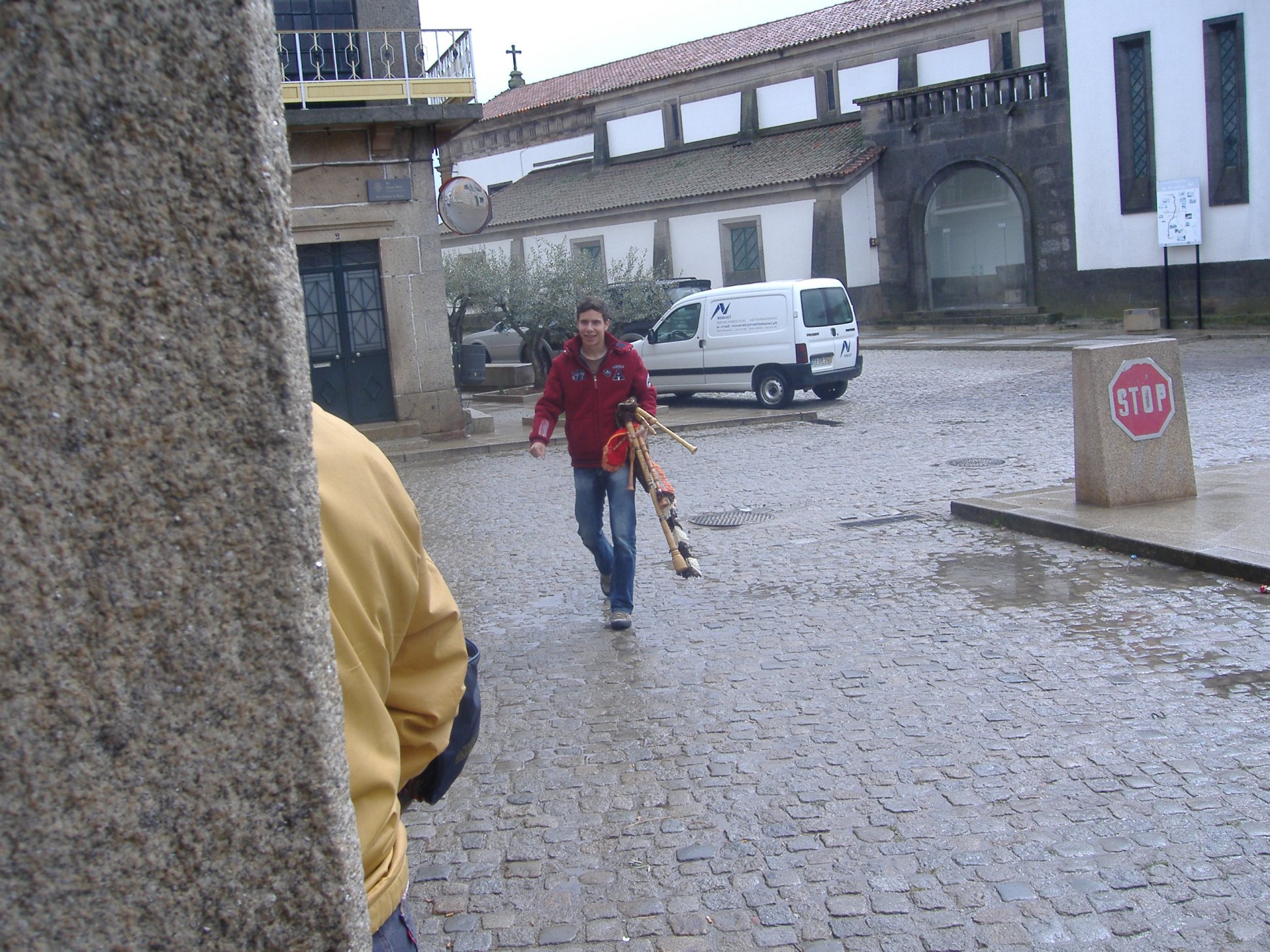 TOMBA LADEIRAS La chuba nun deixou que se fazisse, cumo staba marcada, la caminada zde Sendin a la capielha…