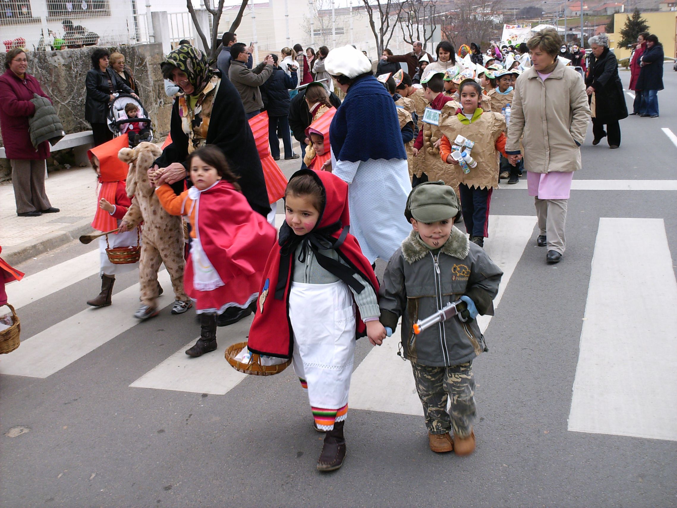 O CARNAVAL DAS NOSSAS ESCOLAS L ANTRUOIDO DE LAS NUOSSAS SCUOLAS Cumo todos ls anhos na Sesta-feira antes de…