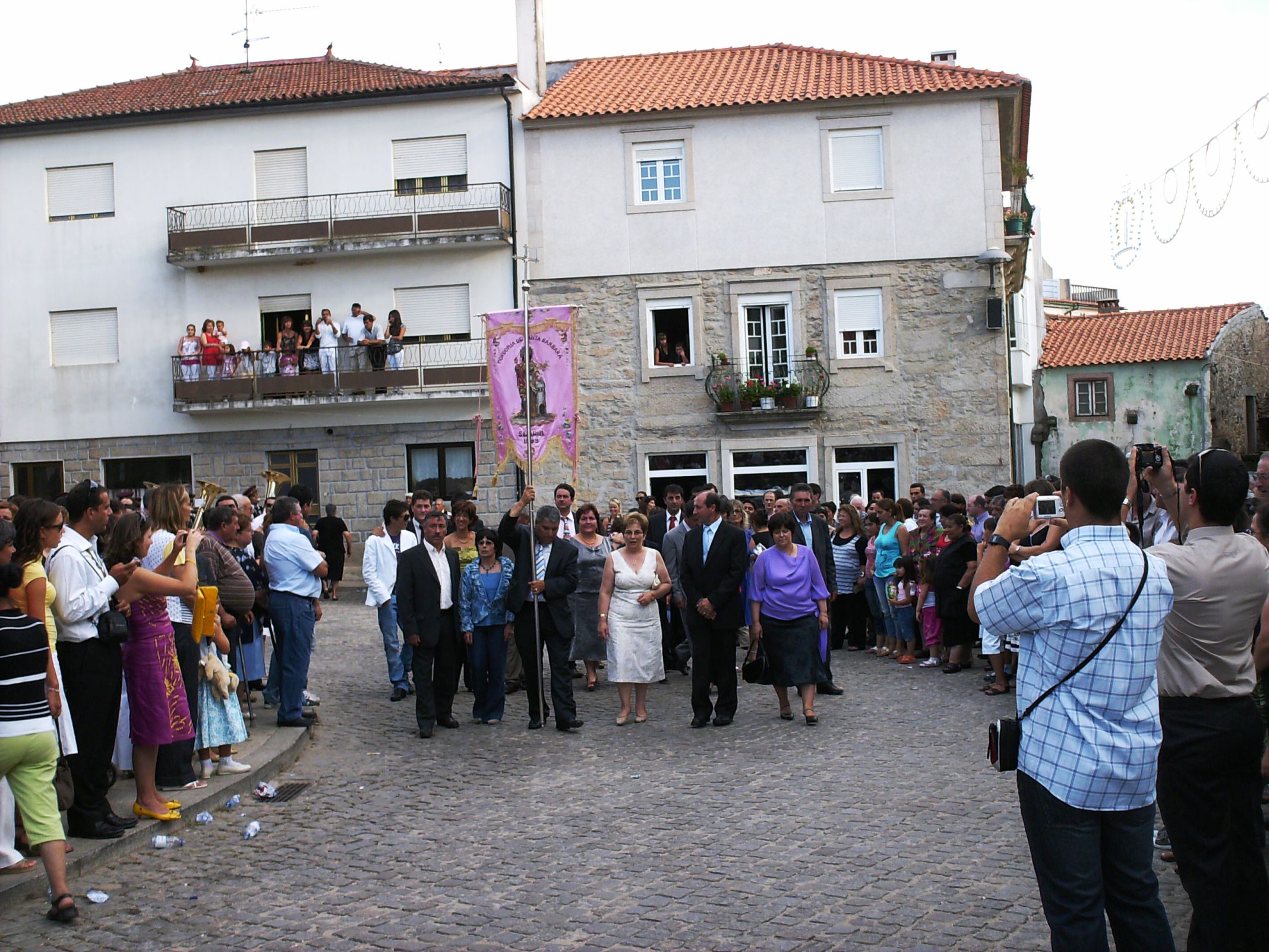 ENTREGA DA FESTA ANTREGA DE LA FIESTA Ua de las cousas mais lindas de la fiesta, ye la antrega de la mardomie…