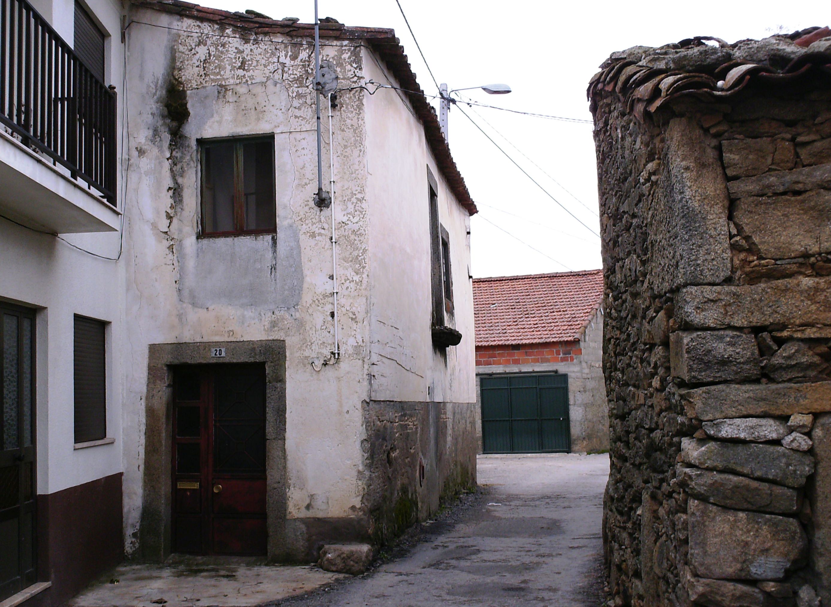 A ESCOLA (II) LA SCUOLA (II) Até 1931, anho an que l goberno de la ditadura nacional costruiu la scuola…