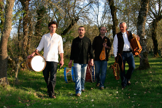 GALANDUM GALUNDAINA FESTIVAL ETNIAS Os conceituados Galandum Galundaina, os contagiantes Pé Na Terra e os…