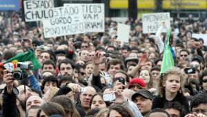 "GERAÇÃO À RASCA" Financial Times noticia "Geração à Rasca" num país que enfrenta a segunda recessão em três…