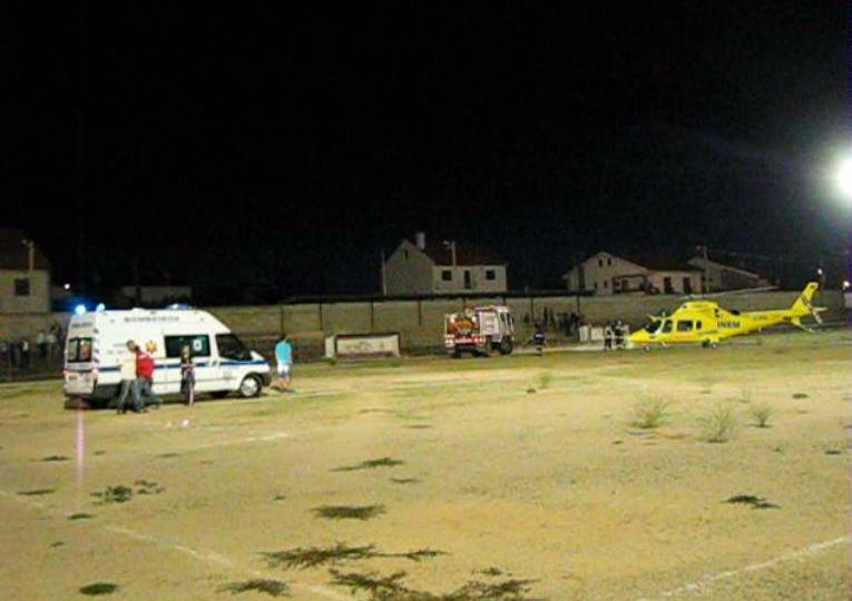 SENDIM HELI DO INEM SOCORRE CRIANÇA QUE SOFREU ACIDENTE Cerca das 22h aterra no campo de futebol de Sendim o…