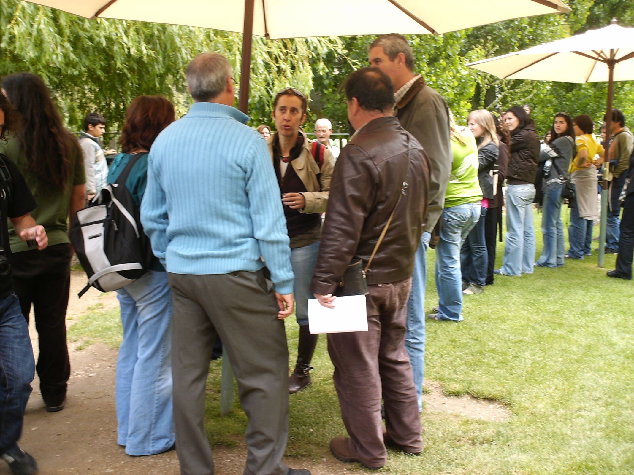 CONGRESSO SOBRE FAUNA SELVAGEM CUNGRESSO SUBRE ABES I ANIMALES BRABIUS La Associaçon WAVES Portugal, fizo…