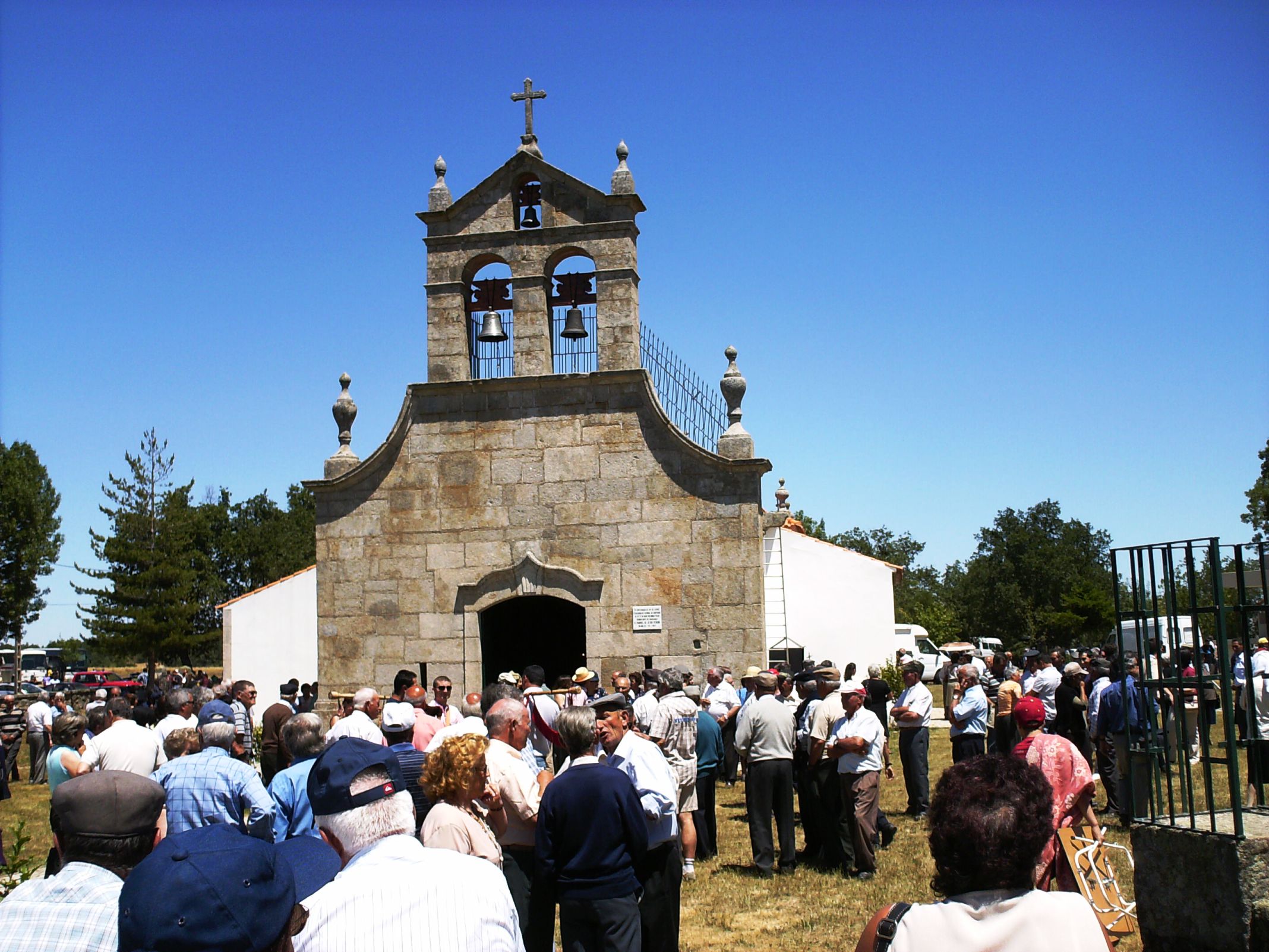 PIQUENICÃO PIQUENICON Todos ls anhos ls ami(g)os de l tiu João, que faç un porgrama de rádio todas las…