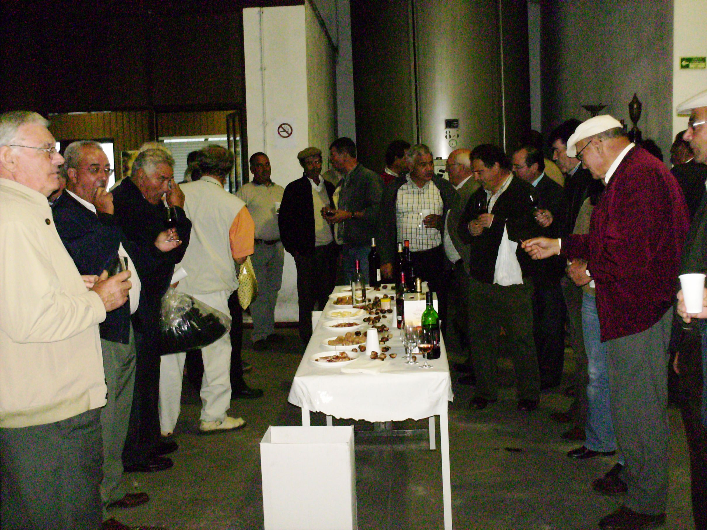 PROVA DE VINHOS PROBA DE BINOS Na Dega hoube proba de bino i stubírun sócios, giente de bárias tierras i…