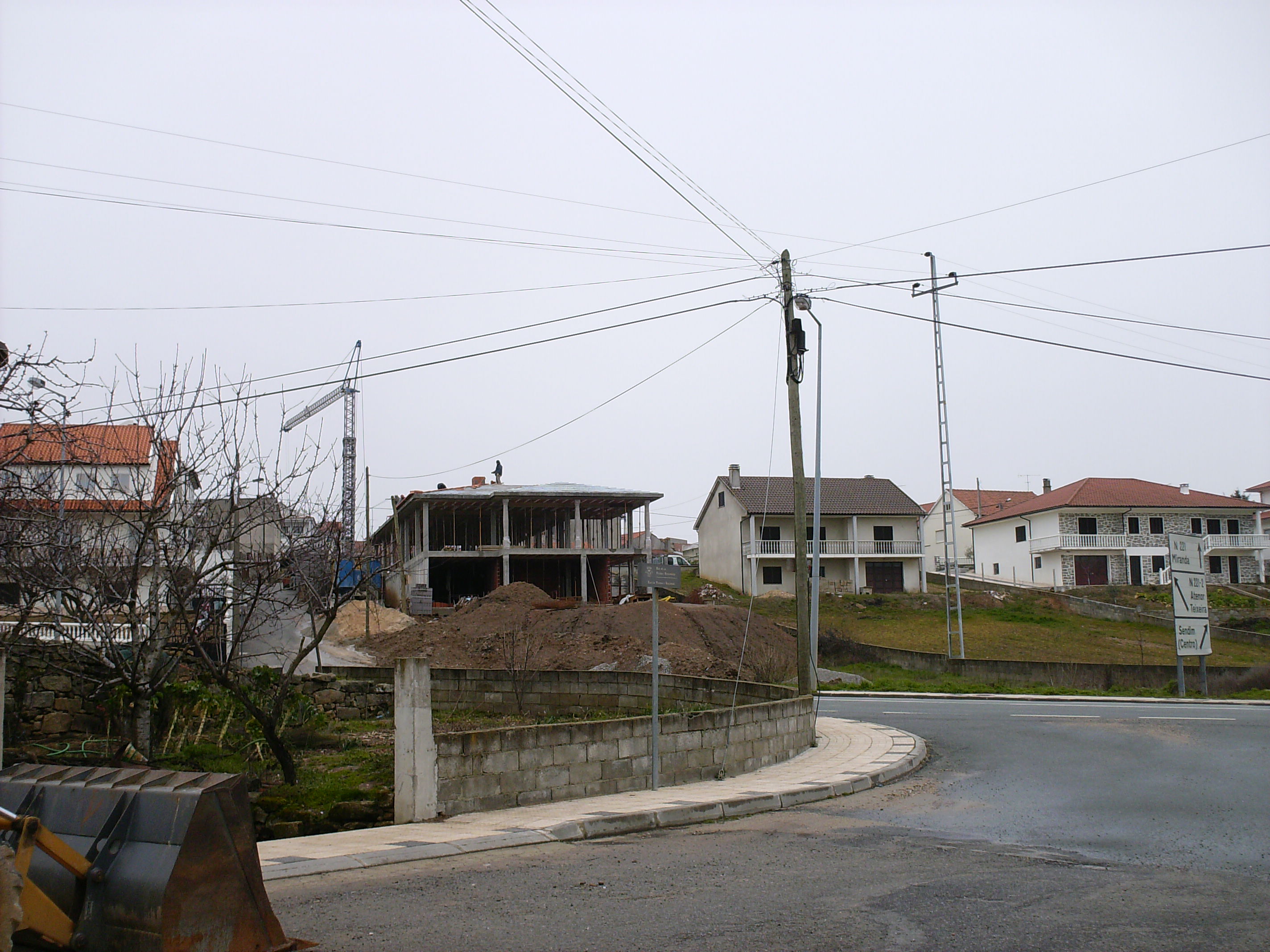 OBRAS Las obras particulares tamien son amportantes i fázen parte de l die a die de Sendin, que a cada die…
