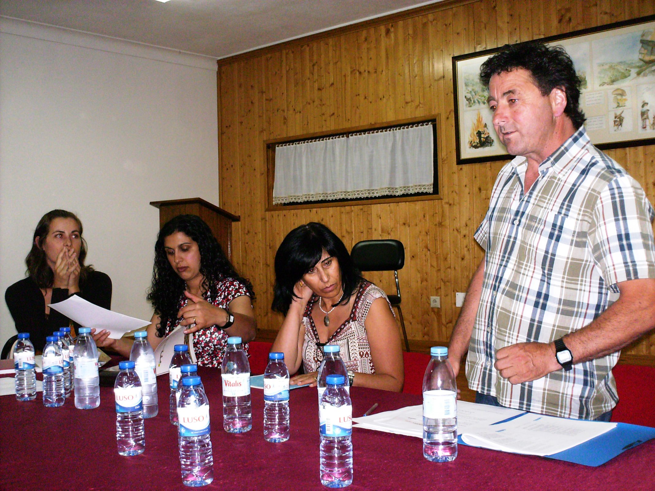 REDE SOCIAL La Rede Social ye un cunjunto de antidades publicas i pribadas que se ajúntan para…