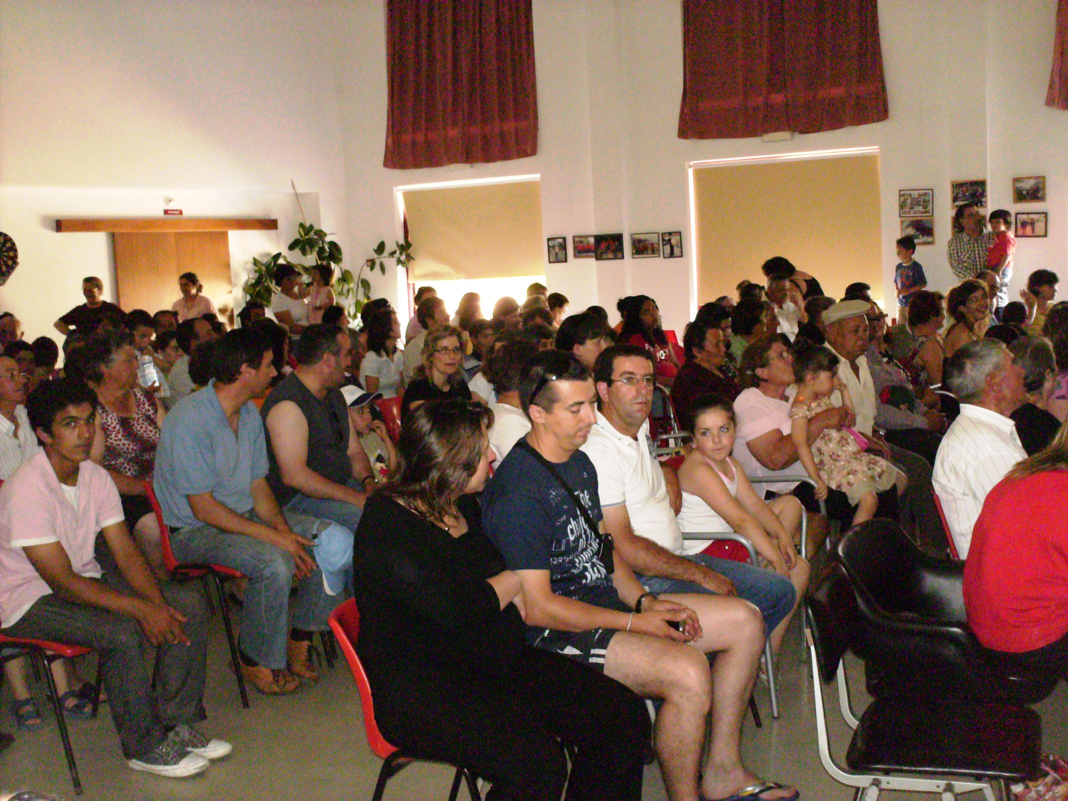 A ESCOLA DO 1º.CICLO NÃO QUIZ FICAR ATRÁS LA SCUOLA DE L 1º.CICLO NUN QUIJO QUEDAR ATRÁS Fui ua fiesta de fin…