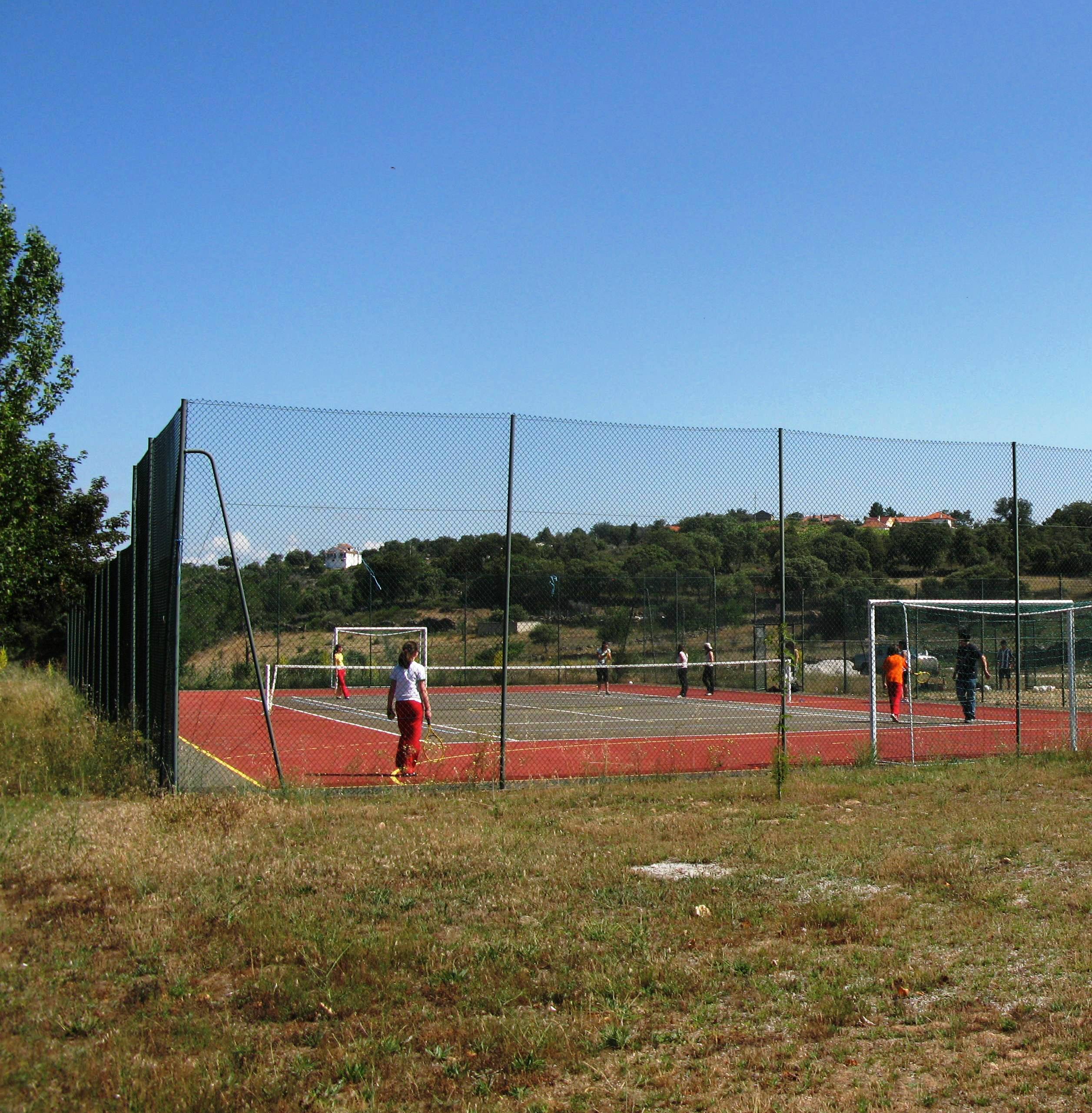 CAMPO DE TENIS EM PICOTE CAMPO DE TENIS AN PICUOTE Picuote ten tamien un campo de ténis i na freguesie, que…
