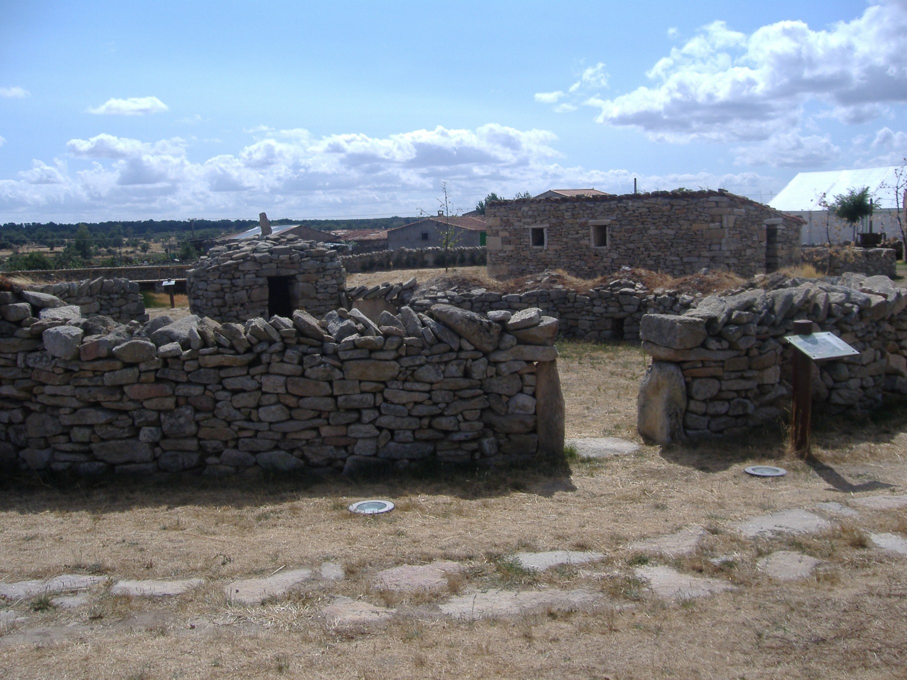 AMBORAS DE LA RAIA AGRUPAMENTO EUROPEU DE COOPERAÇÃO TERRITORIAL (DUERO-DOURO) O Agrupamento Europeu de…